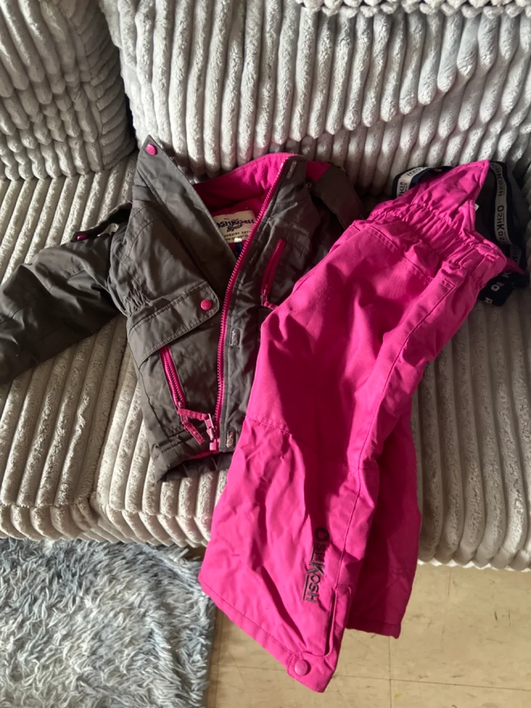 OshKosh B'gosh Girls' Winter Jacket- Size 4T image indicator(3)