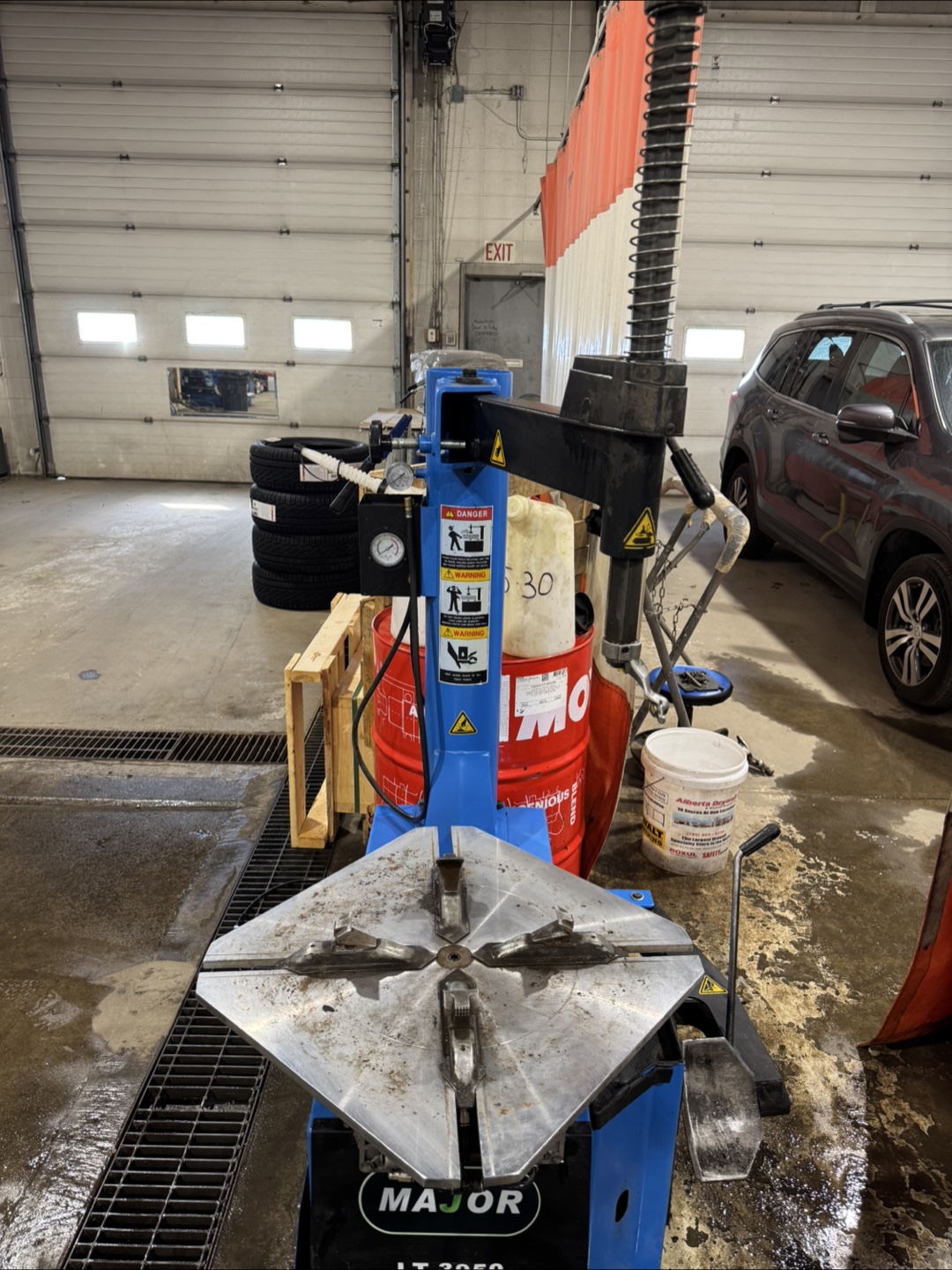 Used Major LT-3950 Tire Changer