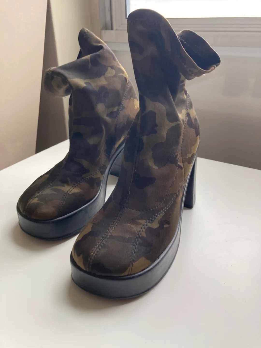 Camouflage Platform Boots Size 37 thumbnail