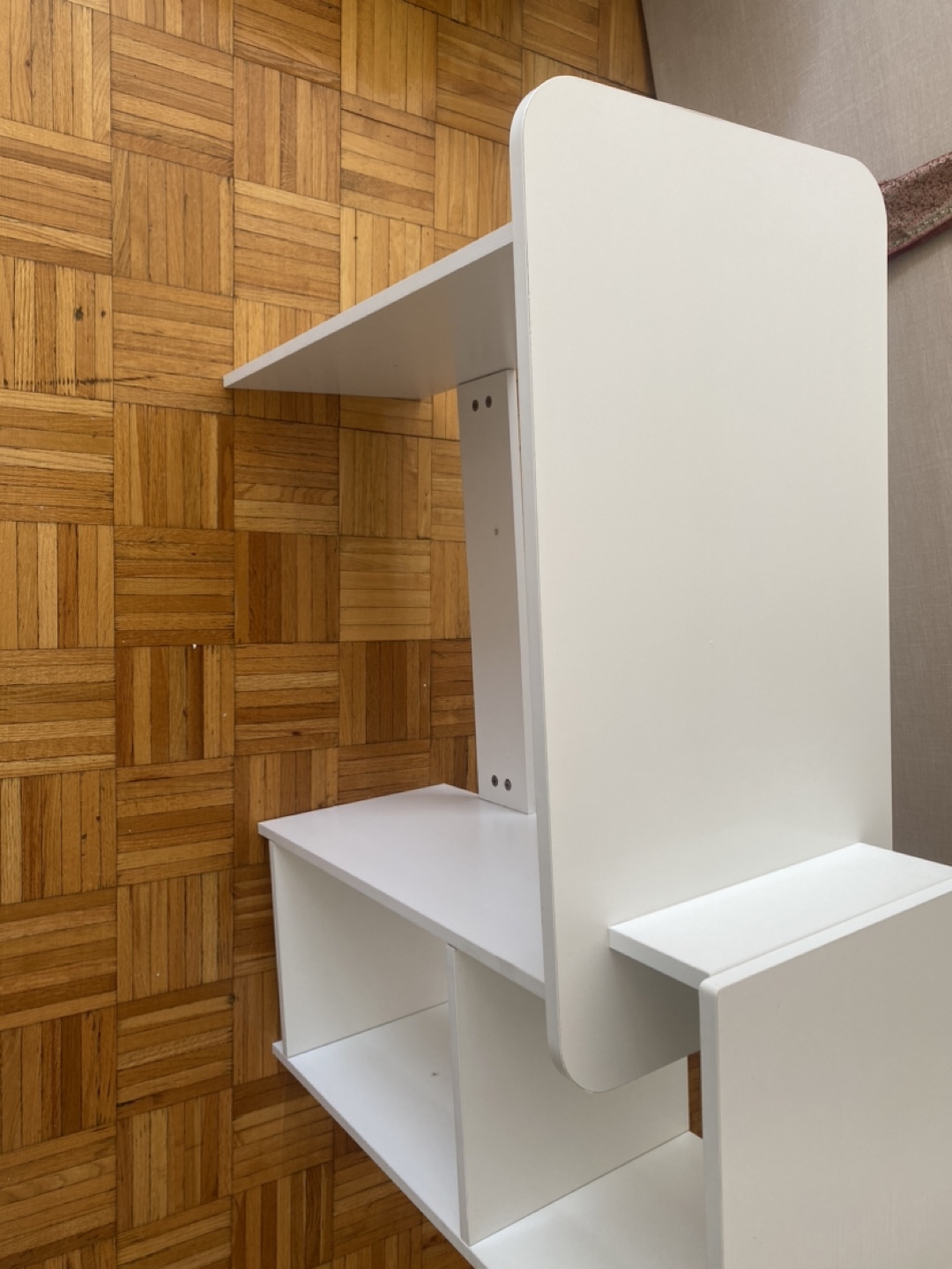 White desk - photo 4