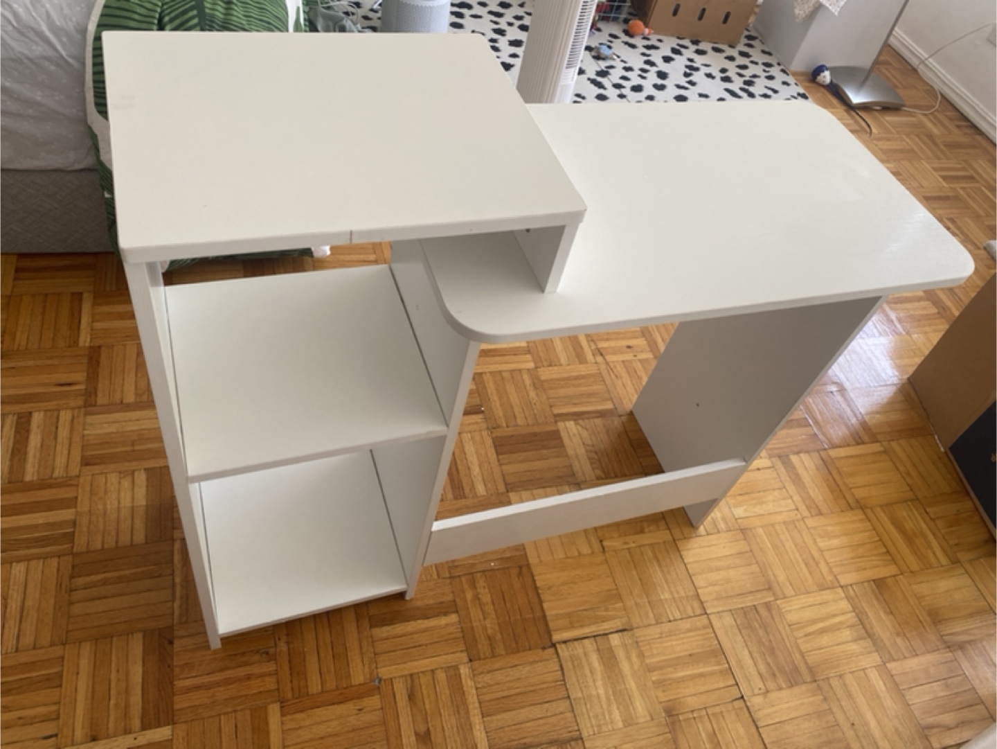 White desk - photo 2