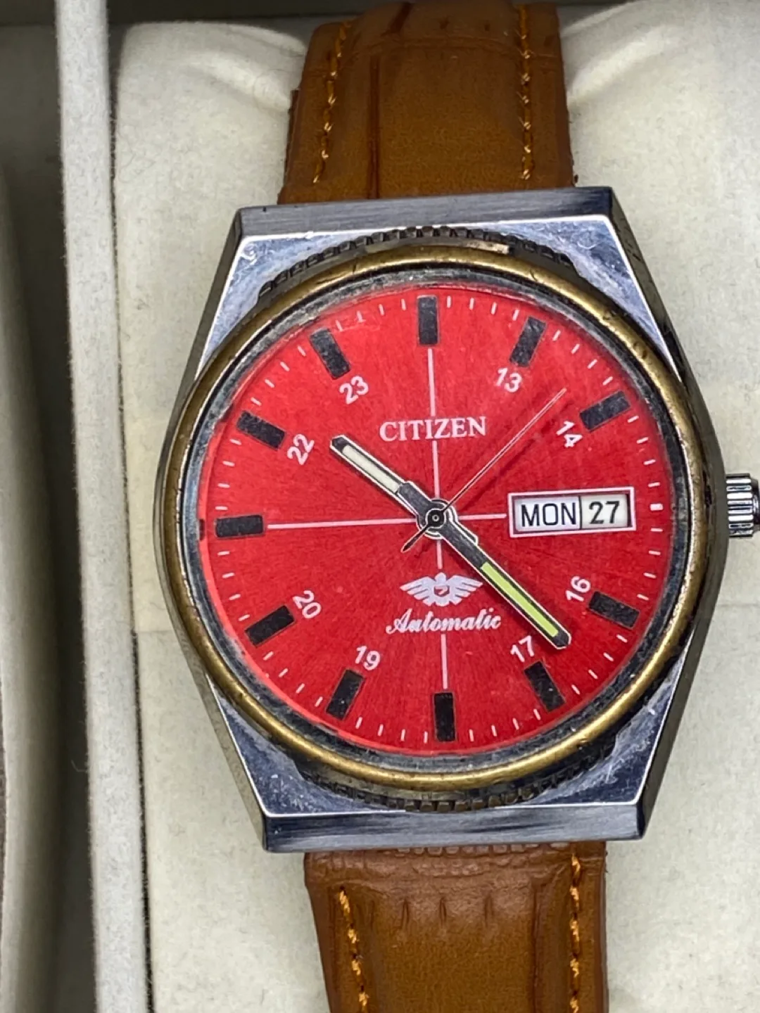 Vintage Citizen Automatic Red Dial Wristwatch image indicator(2)