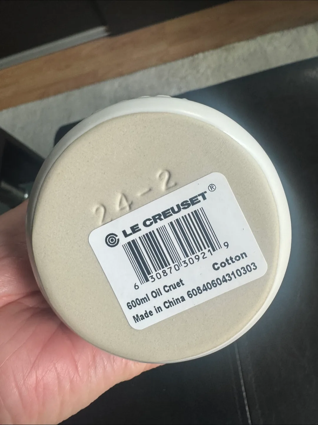 Le Creuset Oil Cruet - brand new in box image indicator(2)