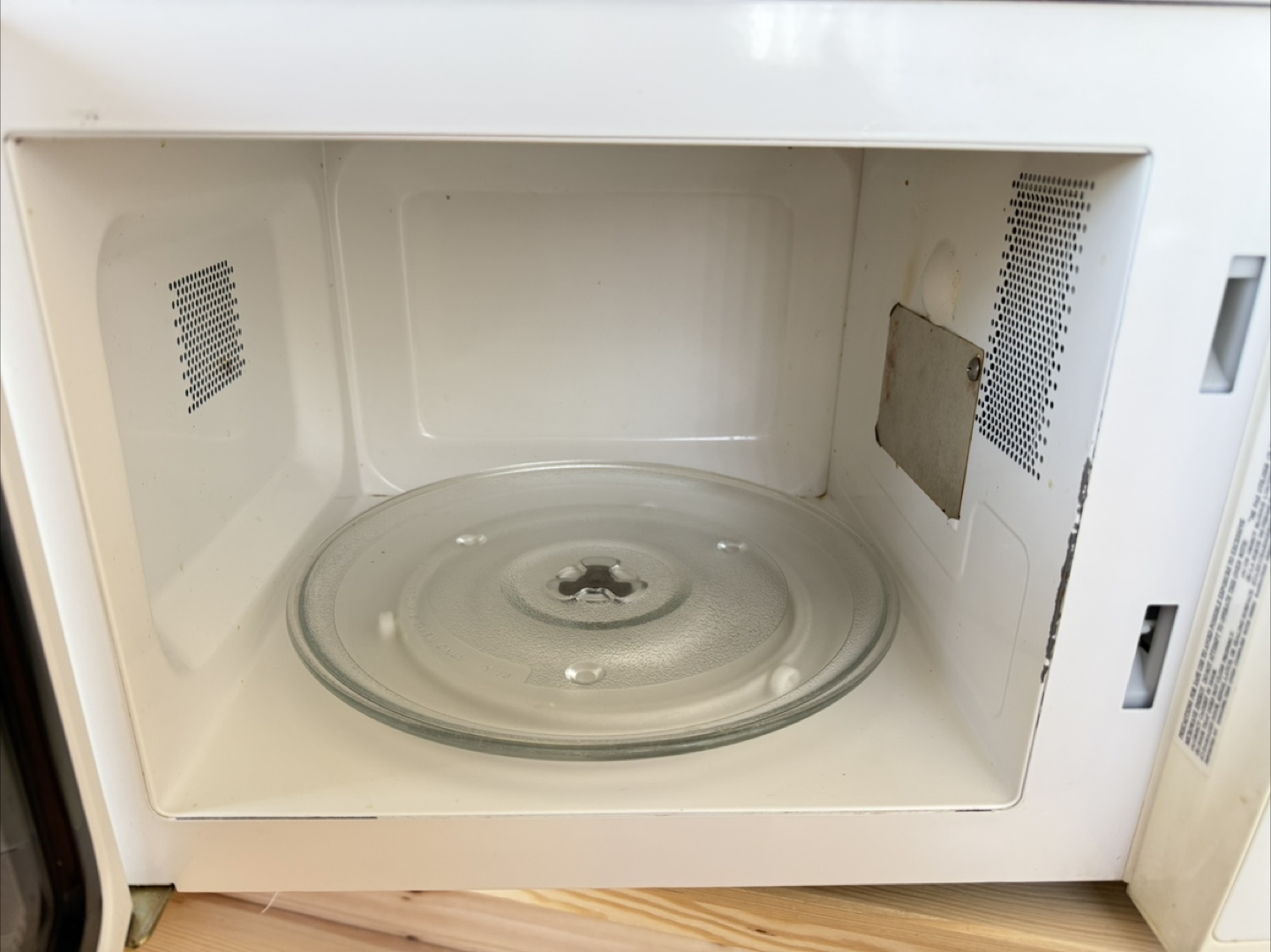 Sylvania Microwave - White - One-Touch Cooking - photo 3