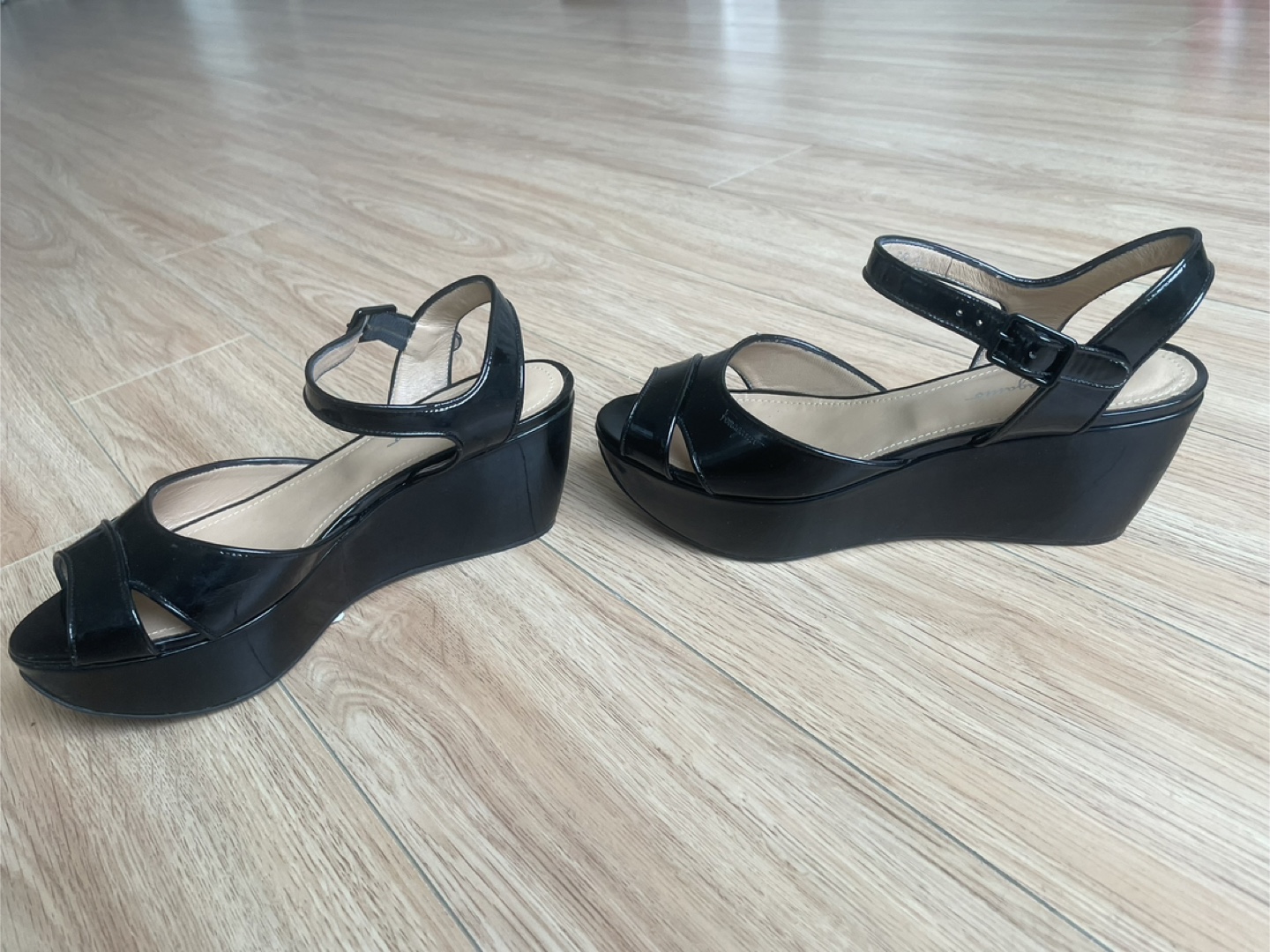 Brand New Salvatore Ferragamo Wedge Sandals - Size 7.5 - photo 2