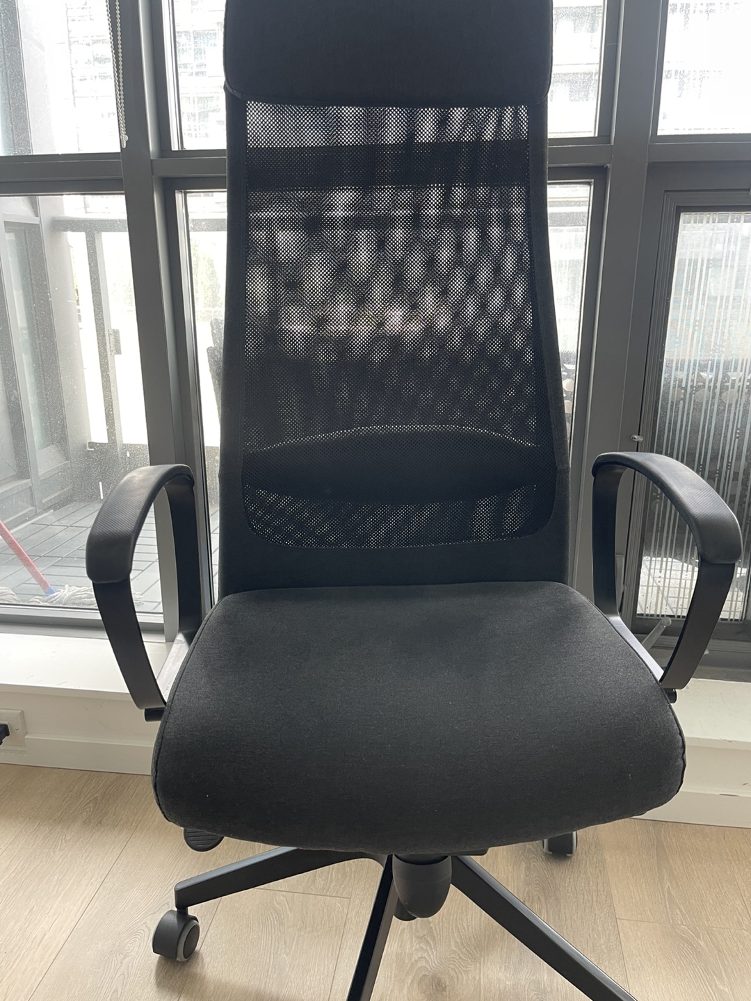 Black Mesh Office Chair - photo 2