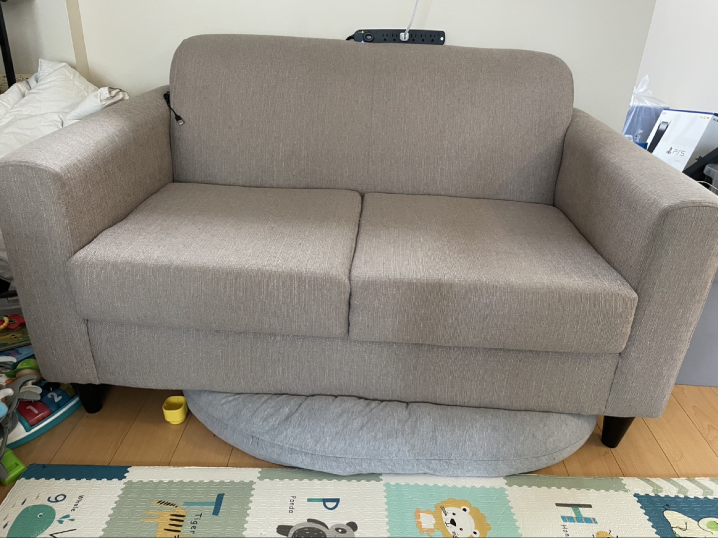 Couch and Loveseat good condition - photo 2