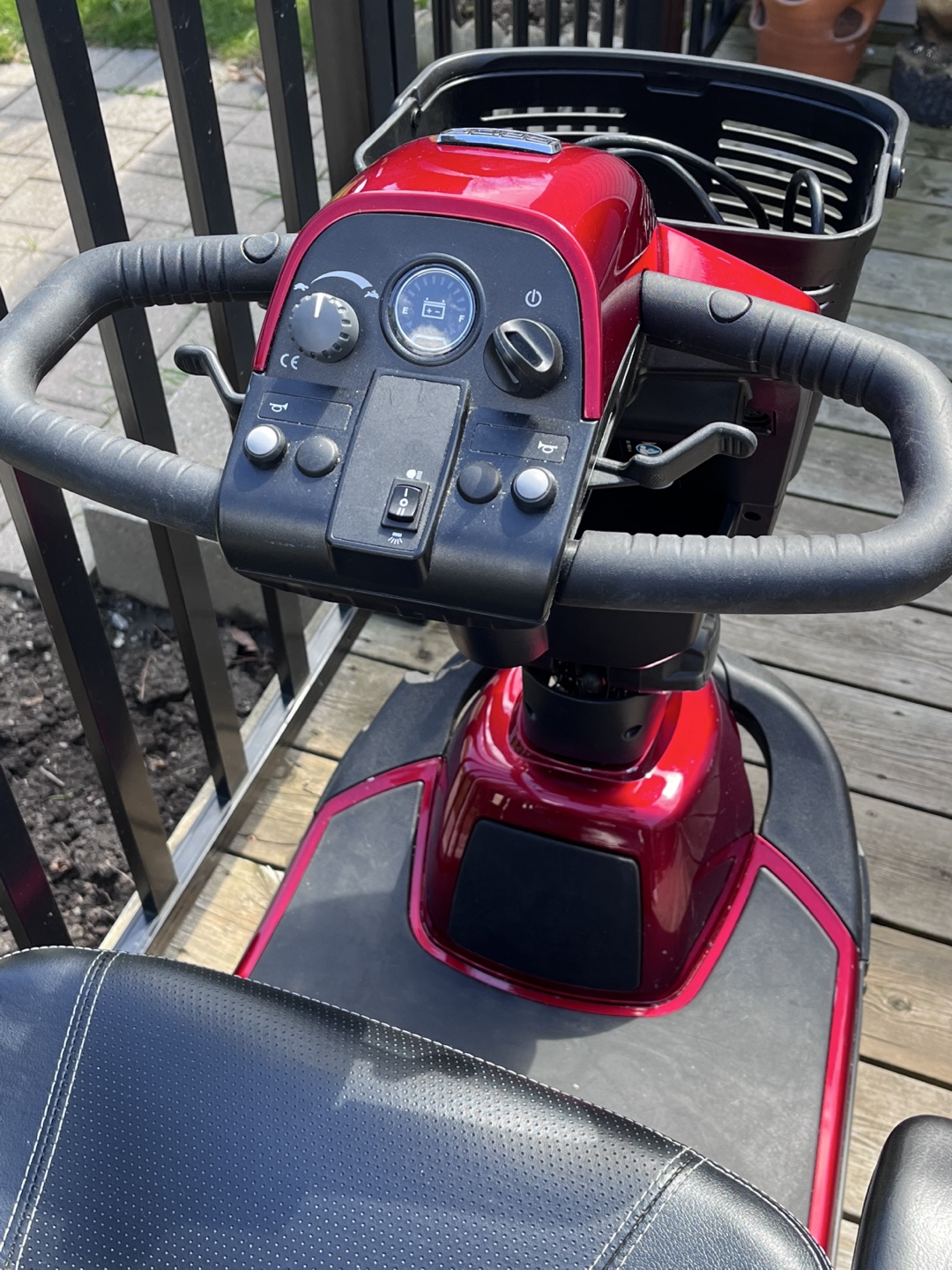Pride Mobility Scooter - Excellent Condition - photo 3