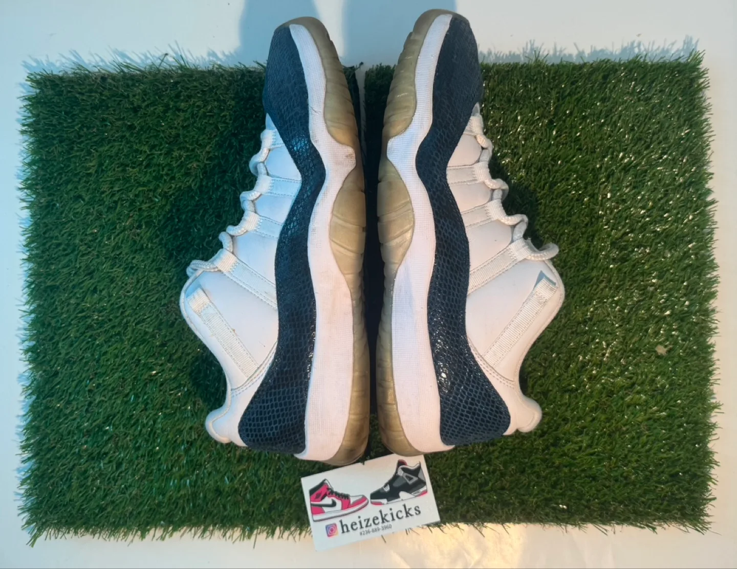 Air Jordan 11 Low Navy Snake size 9.5 image indicator(5)