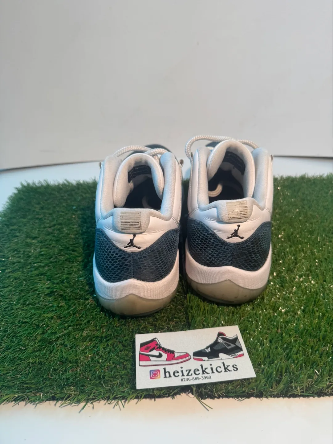 Air Jordan 11 Low Navy Snake size 9.5 image indicator(3)