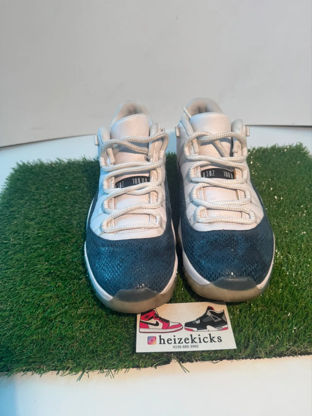 Air Jordan 11 Low Navy Snake size 9.5 image indicator(2)