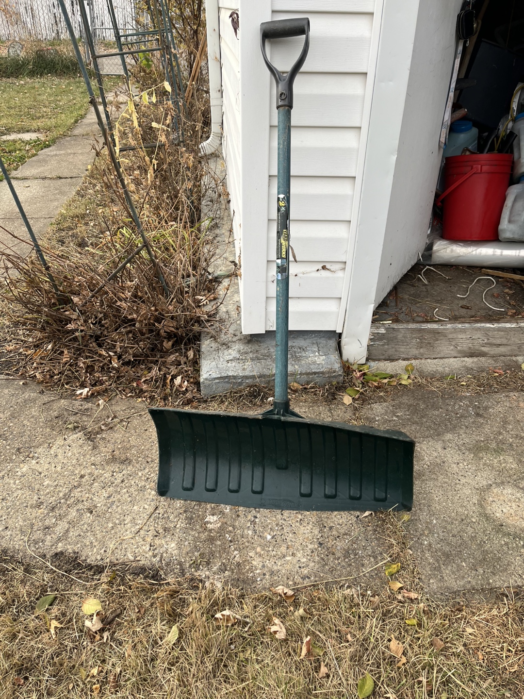 Used black Snow Shovel 💚