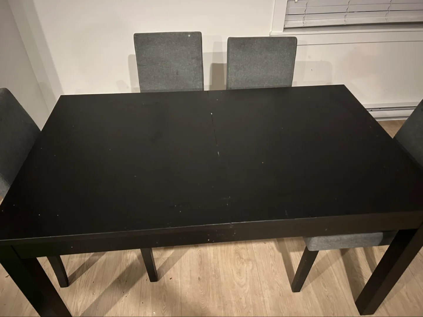 Dining table with four chairs image indicator(3)