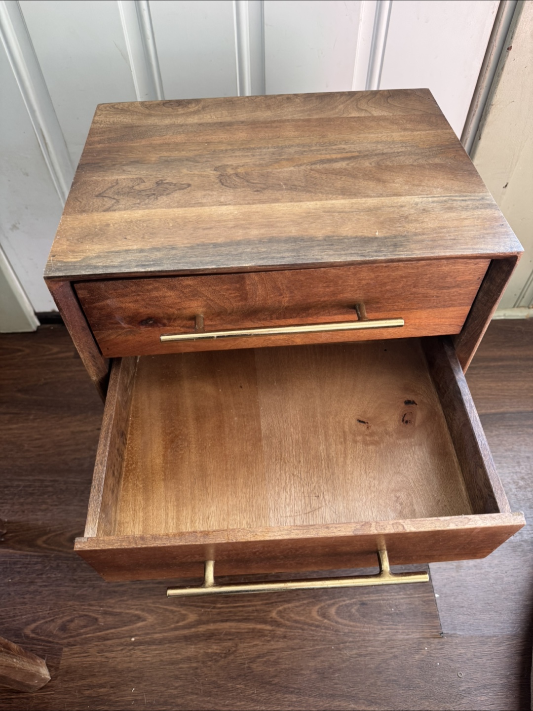 Pair of Mid-Century Modern Nightstands - photo 4
