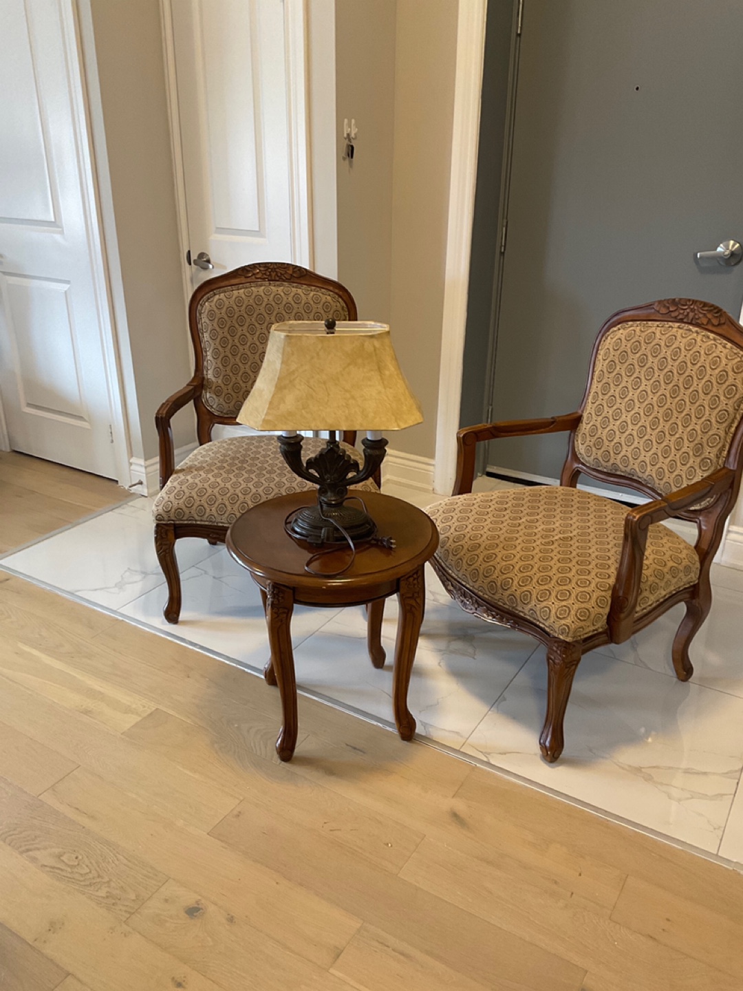 Two Armchairs and End Table Set - photo 3