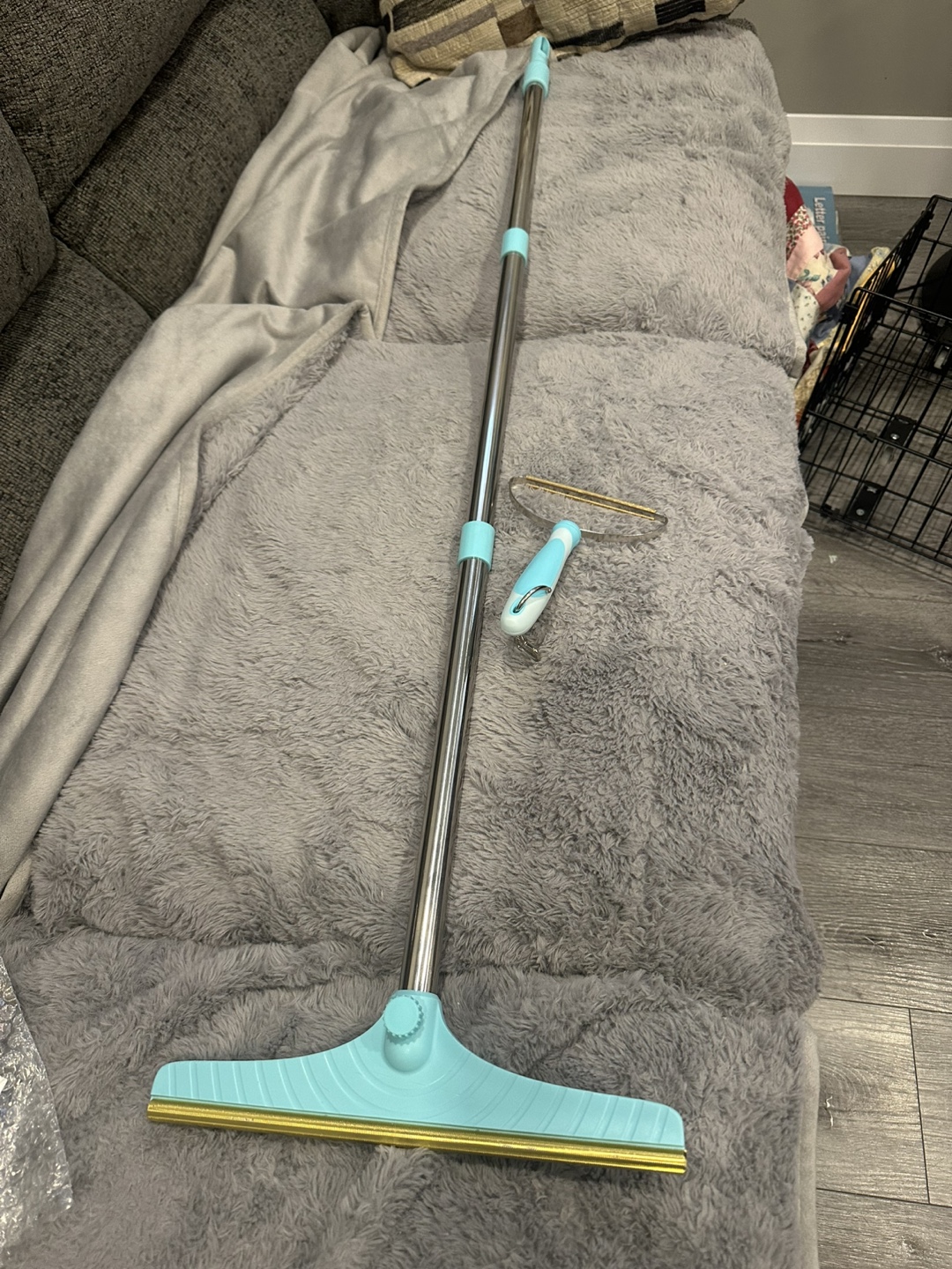 Carpet rake for pet hair