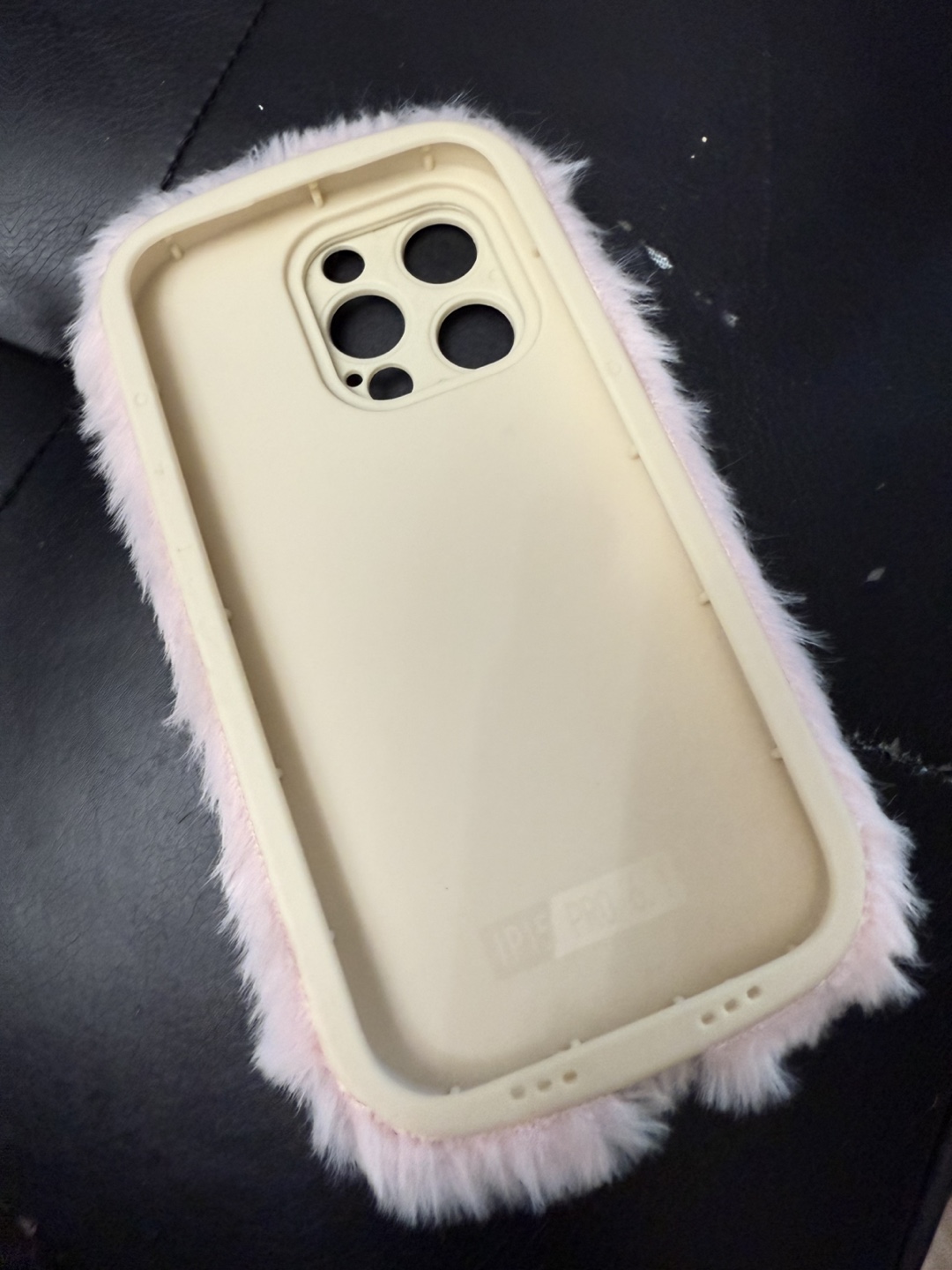 Hello Kitty iPhone 15 Pro Fluffy Case - photo 2