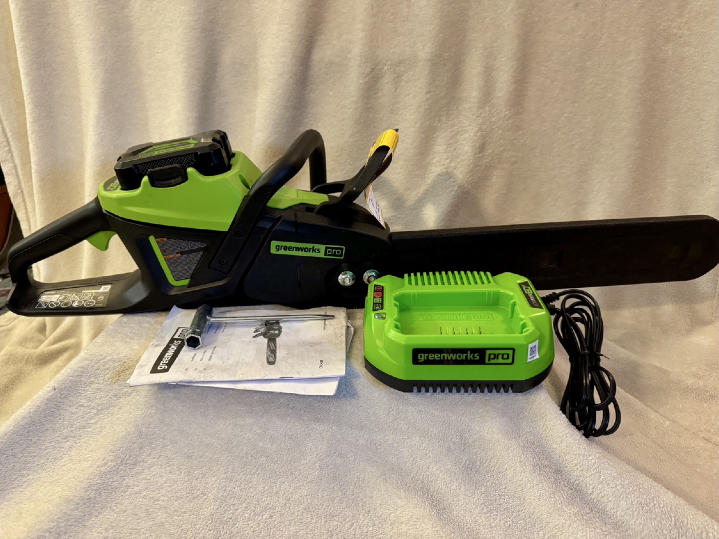 GREENWORKS 60v Chainsaw - photo 2