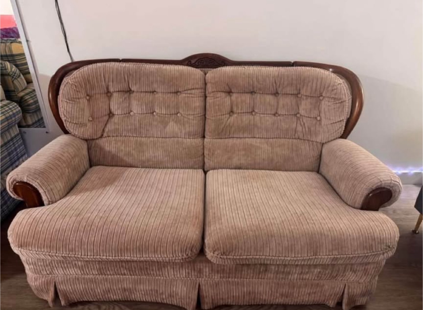 Vintage Two-Seater Sofa 💚