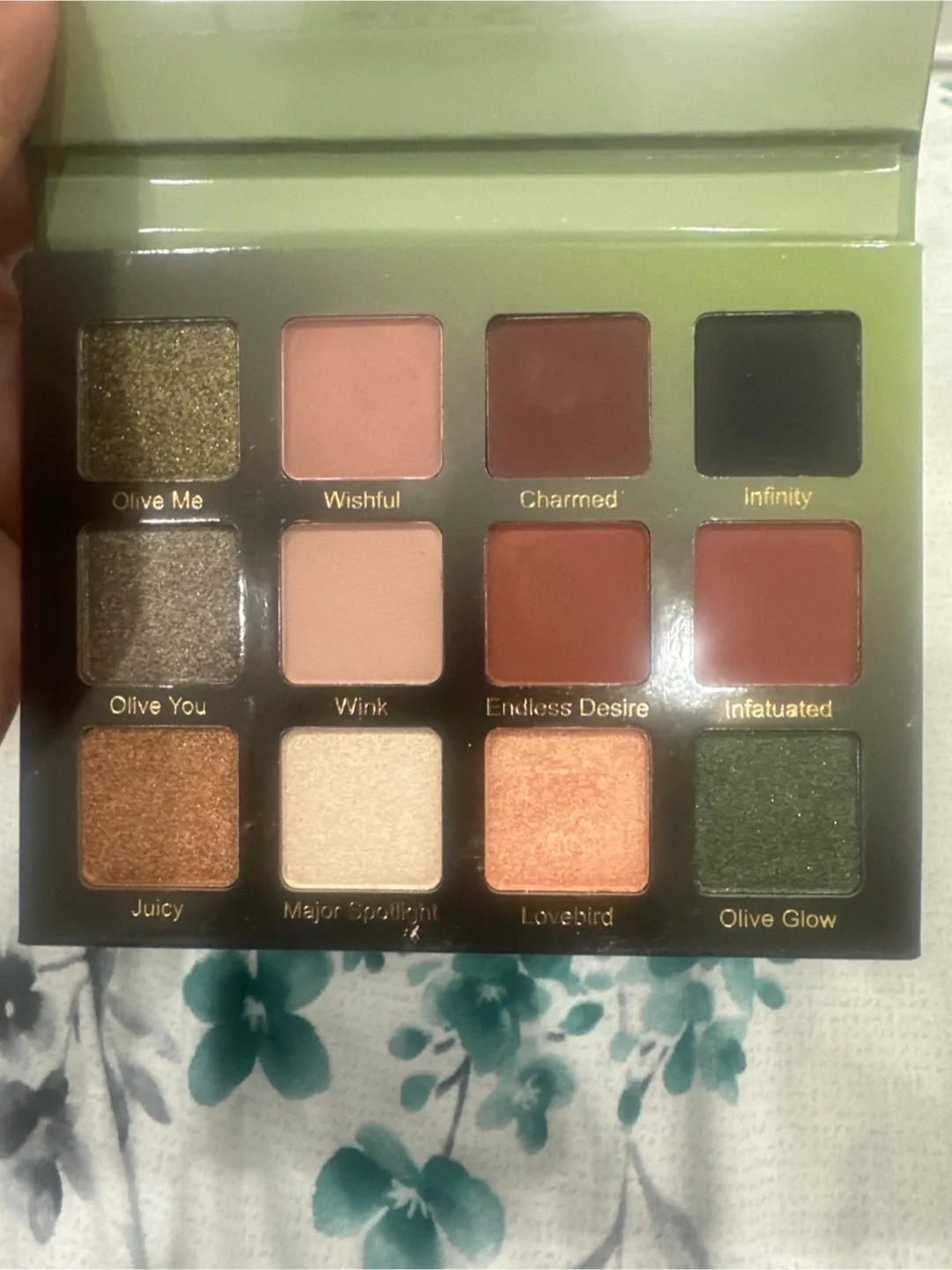 Violet Voss Olive You Forever Eyeshadow Palette image indicator(2)