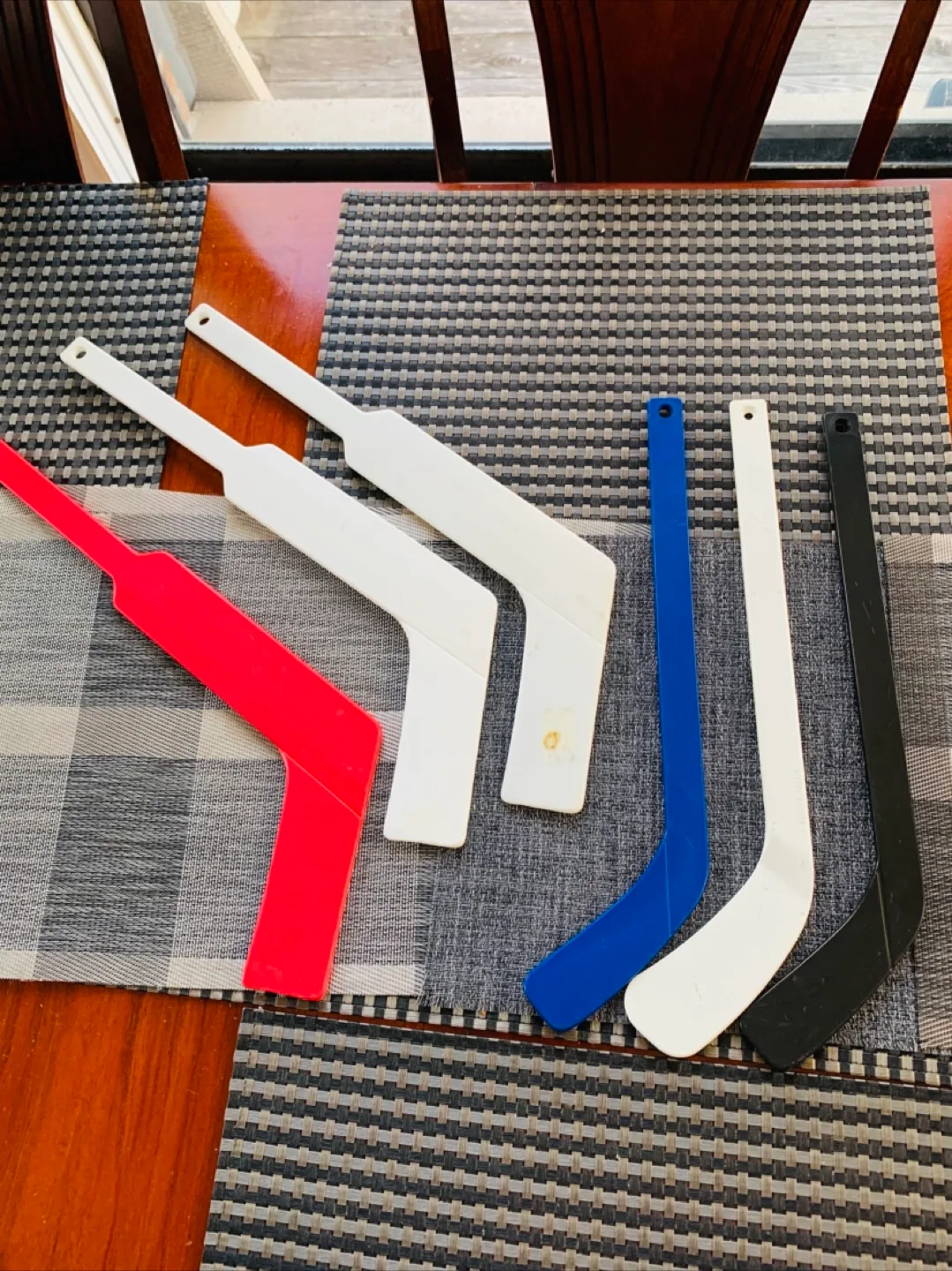 6 Mini Hockey Sticks Plastic (3 goalie / 3 player) image indicator(2)