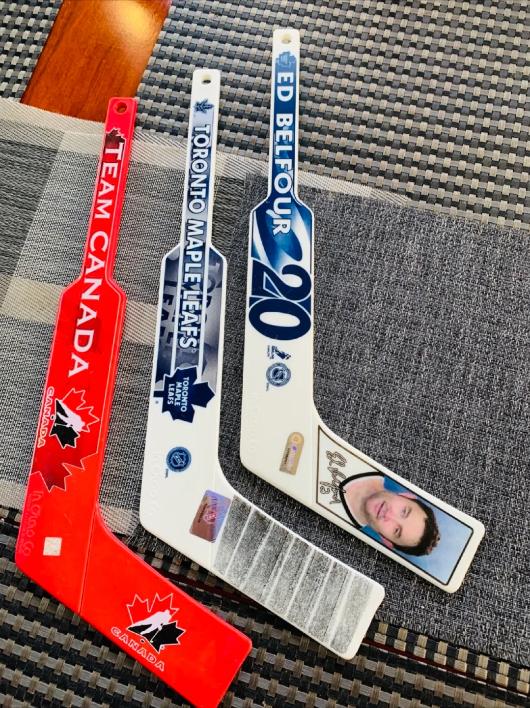 6 Mini Hockey Sticks Plastic (3 goalie / 3 player) image indicator(3)