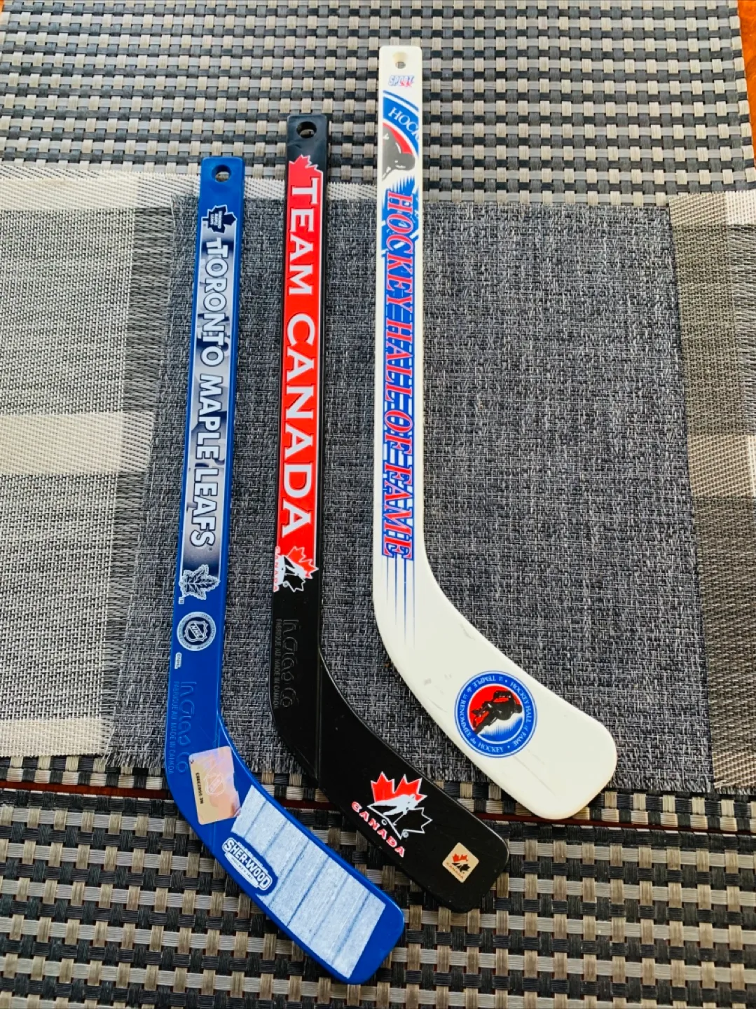 6 Mini Hockey Sticks Plastic (3 goalie / 3 player) image indicator(5)