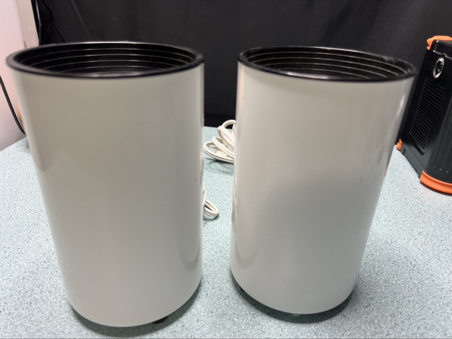 Pair of Vintage White Cylinder Table Lamps - photo 3