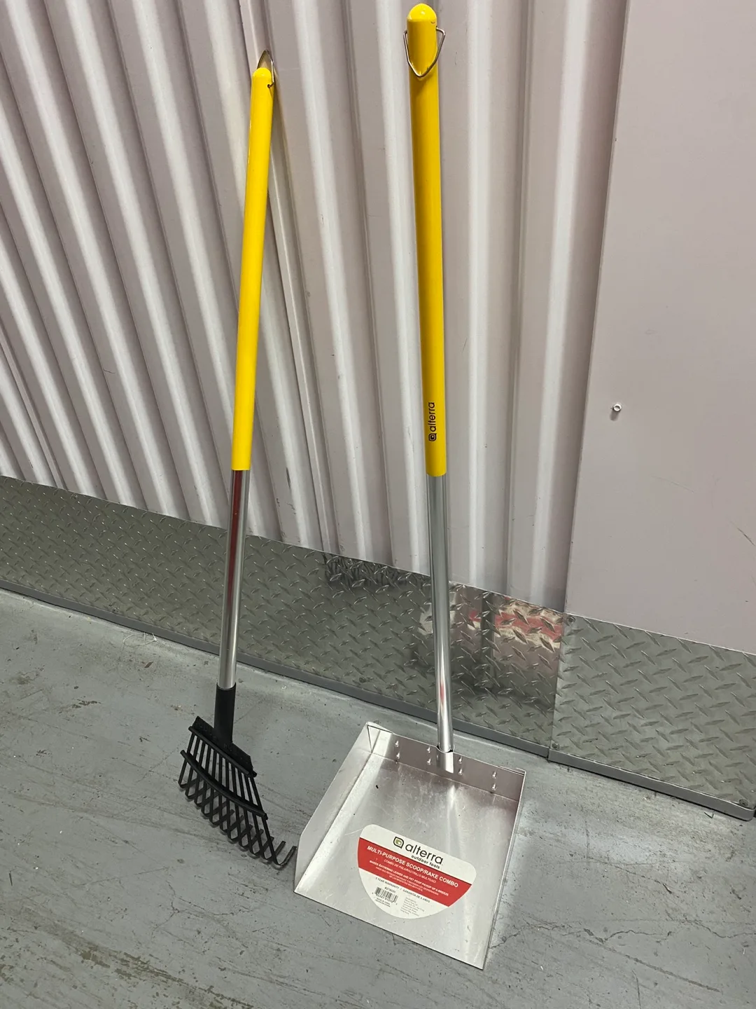 2-Piece Multi-Purpose Scoop & Rake Garden Tool Set image indicator(4)