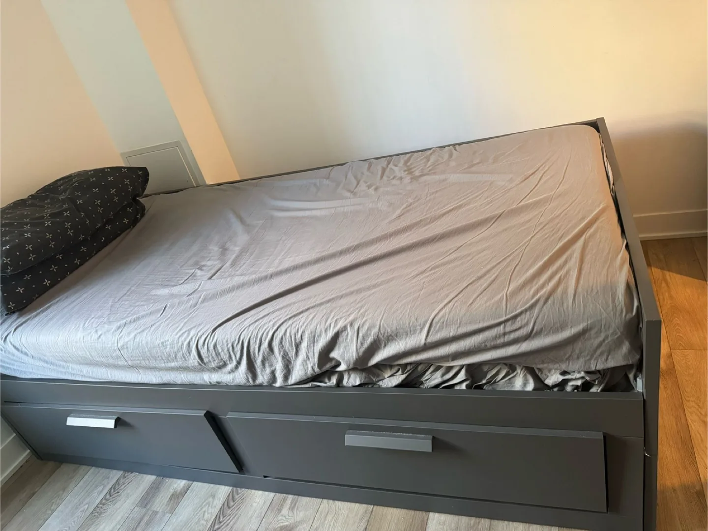 IKEA BRIMNES Day Bed with Drawers image indicator(3)
