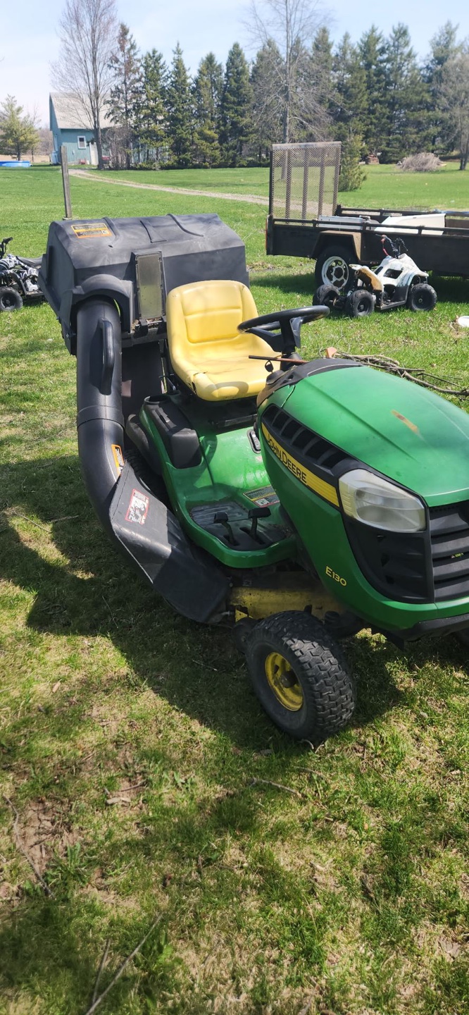 John Deere Twin Bagger for Riding Mower - photo 2