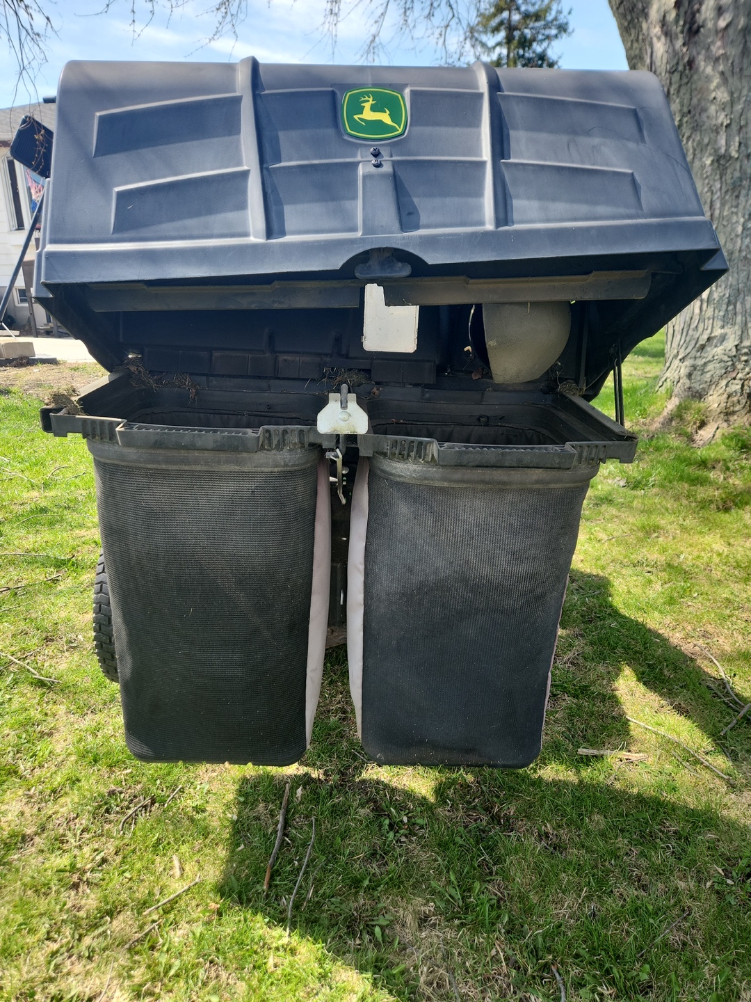 John Deere Twin Bagger for Riding Mower - photo 4
