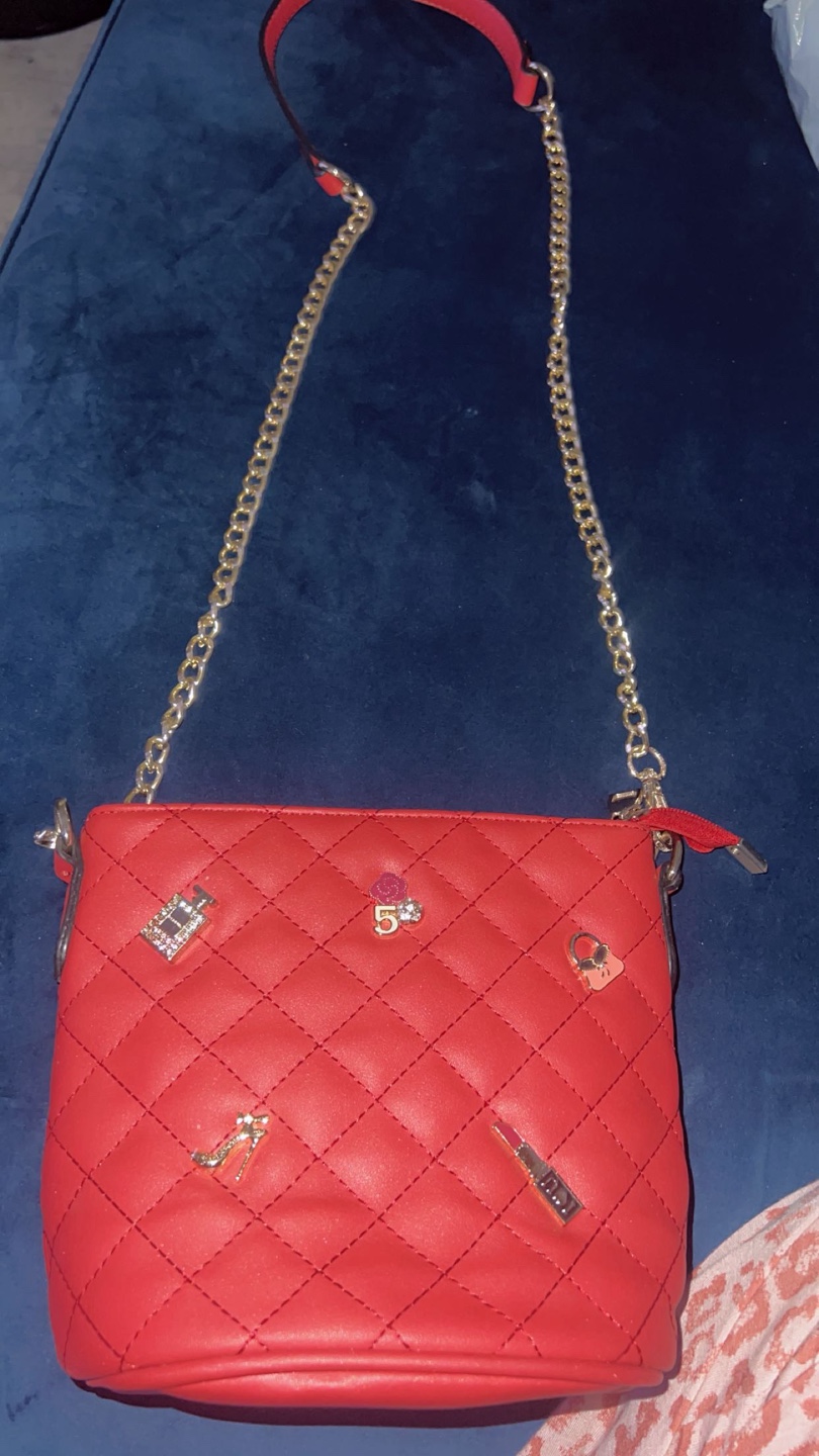 Red quilted crossbody bag with gold chain strap - photo 3