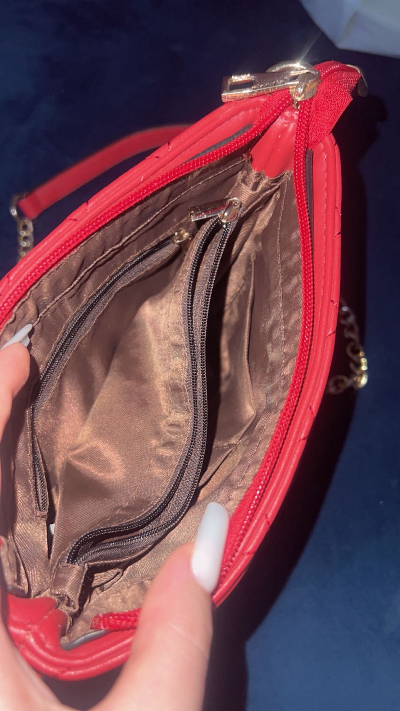 Red quilted crossbody bag with gold chain strap - photo 5
