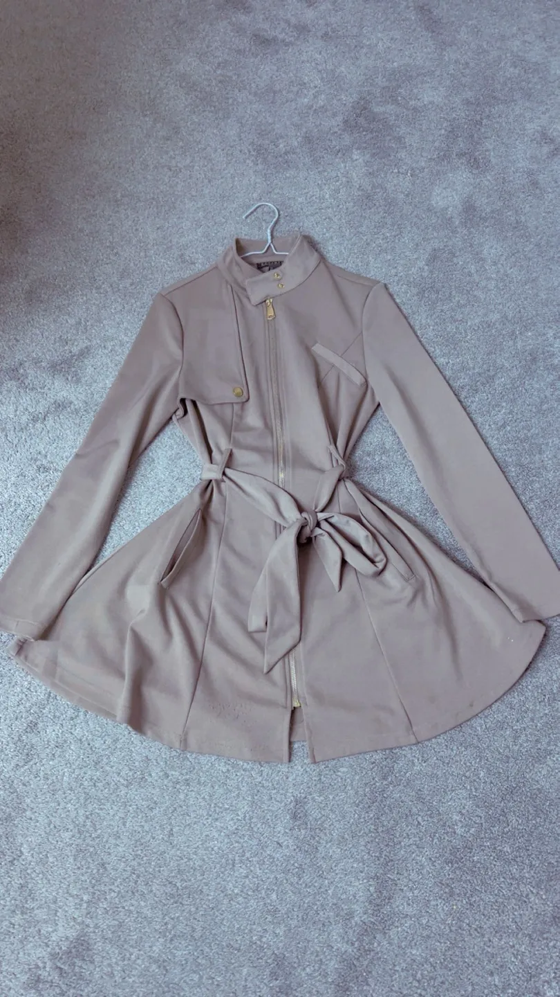 Women's Beige Zip-Up Belted Jacket image indicator(4)