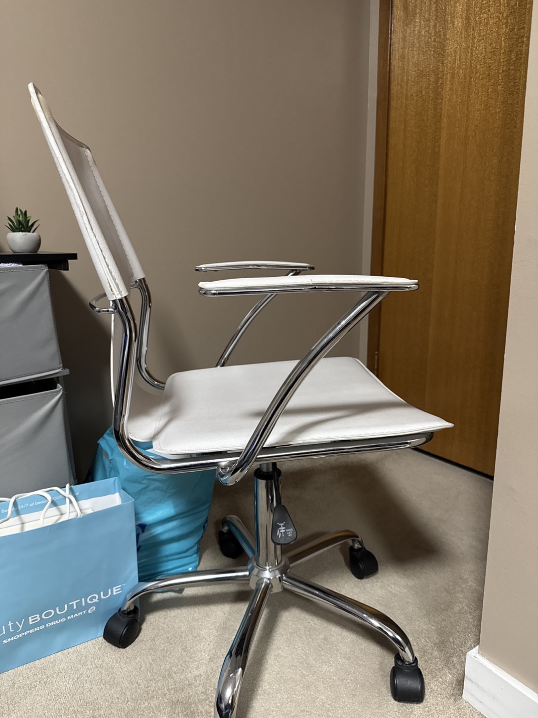 White Office Chair with Chrome Base - photo 4