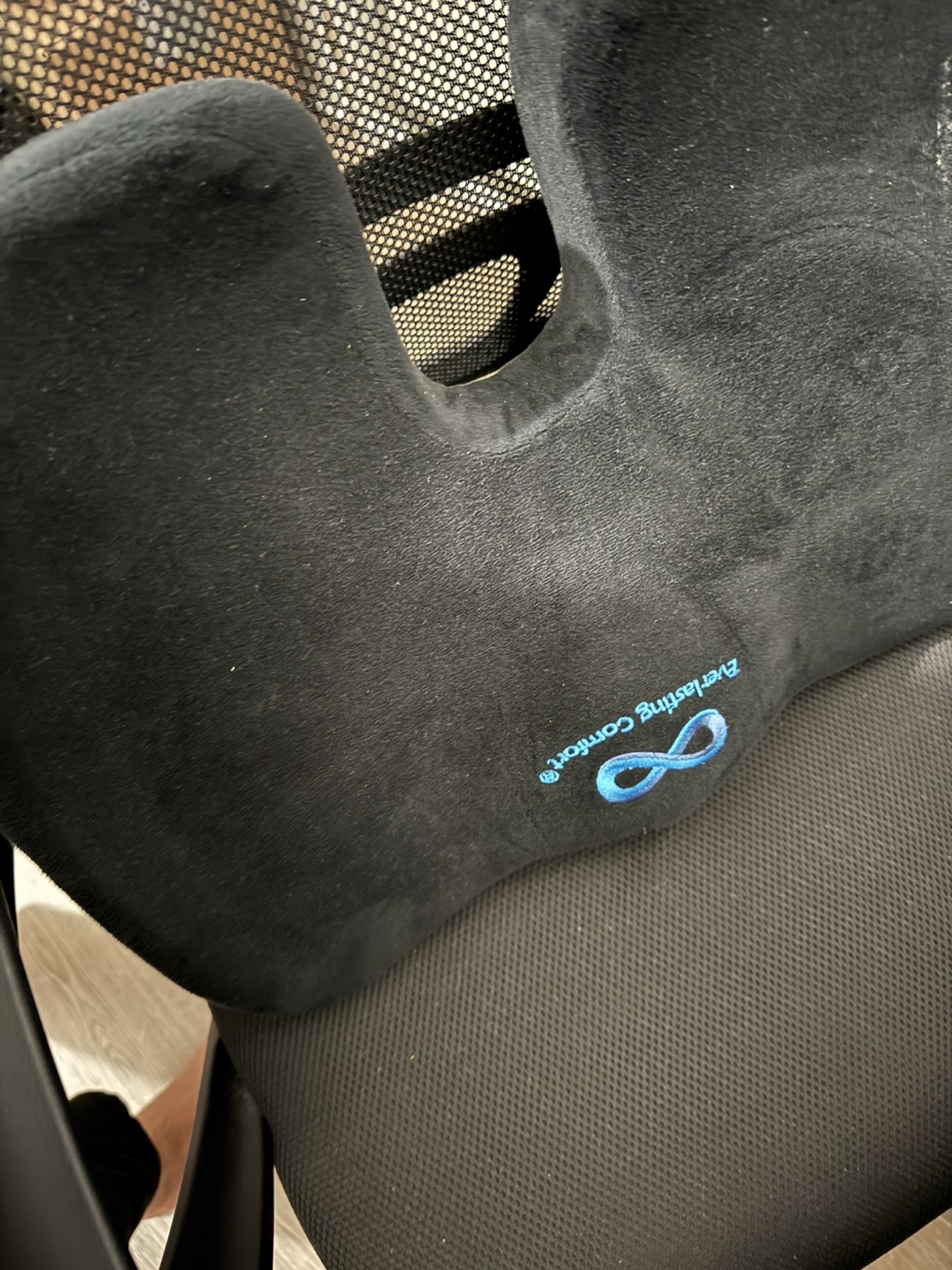 Comfort Coccyx Seat Cushion - photo 3