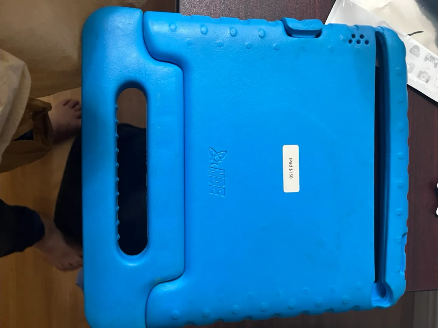 iPad air with Protective Case image indicator(4)