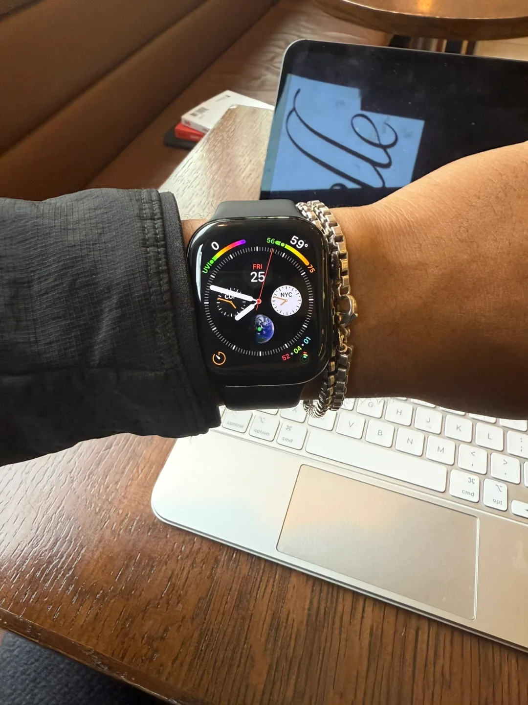Apple Watch Series 10 Space Gray  sport band 46MM thumbnail