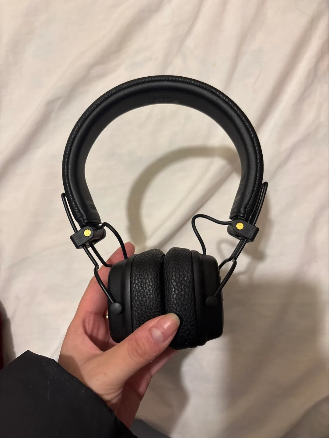 Marshall Minor III Bluetooth Headphones image indicator(2)