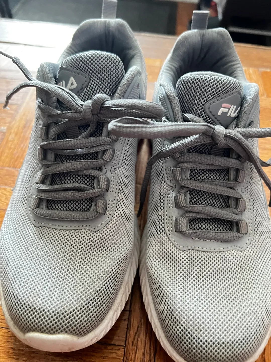 Fila Women's Gray Running Shoes - Size 7 image indicator(2)