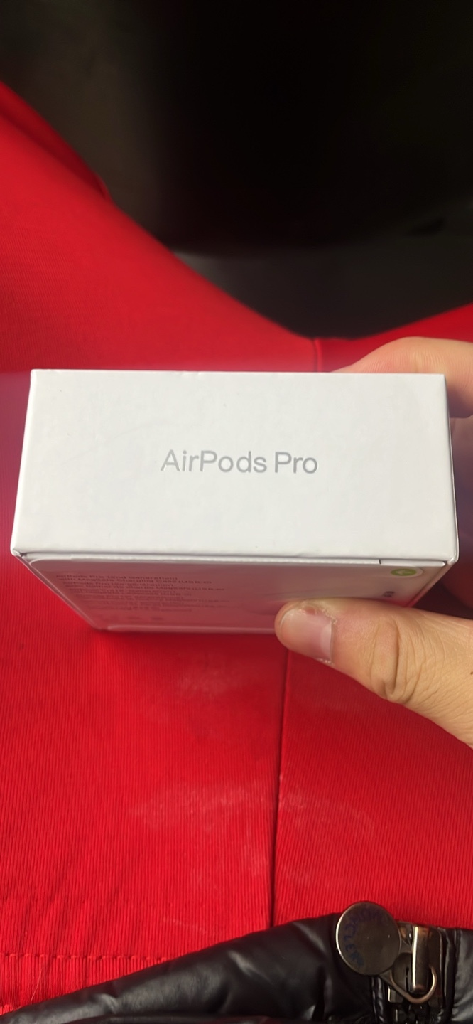 Apple AirPods Pro (2nd Generation) with MagSafe Charging Case - photo 3
