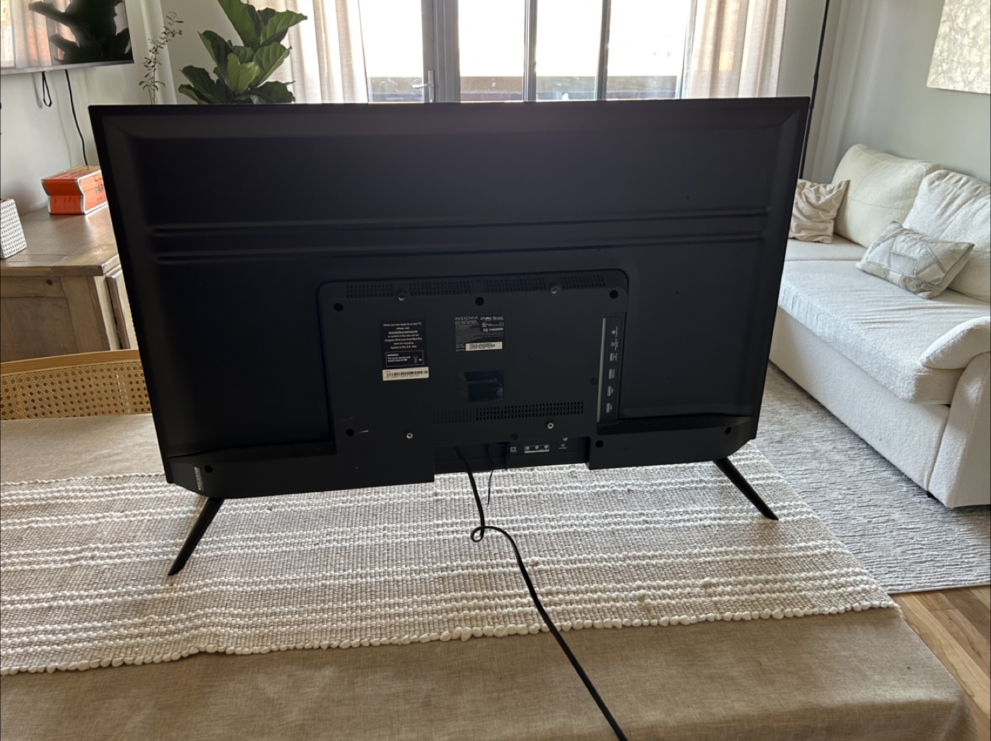 Insignia 40 inch Smart HD TV - photo 3