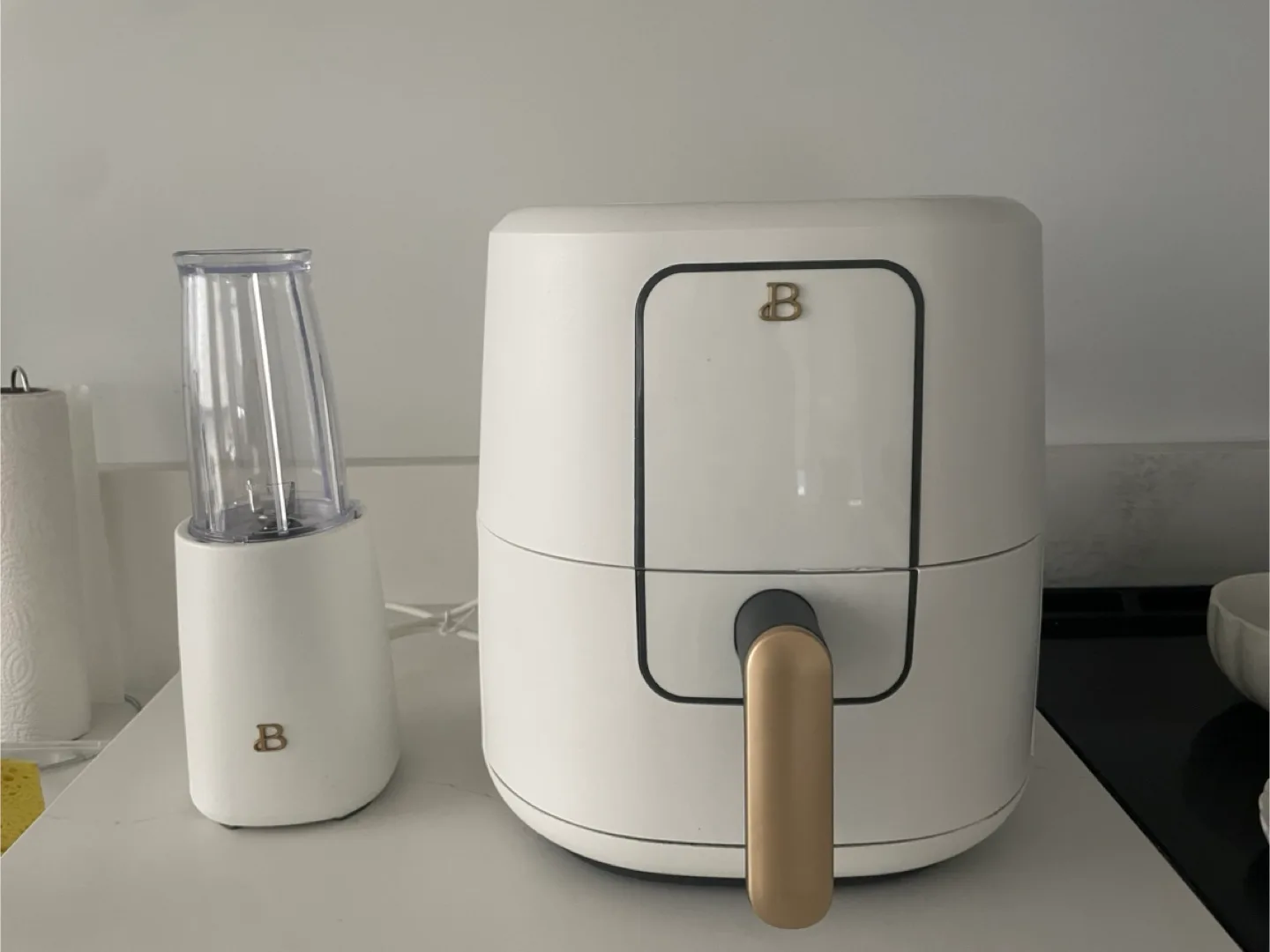 Brand beautifull Air Fryer and Blender Combo thumbnail