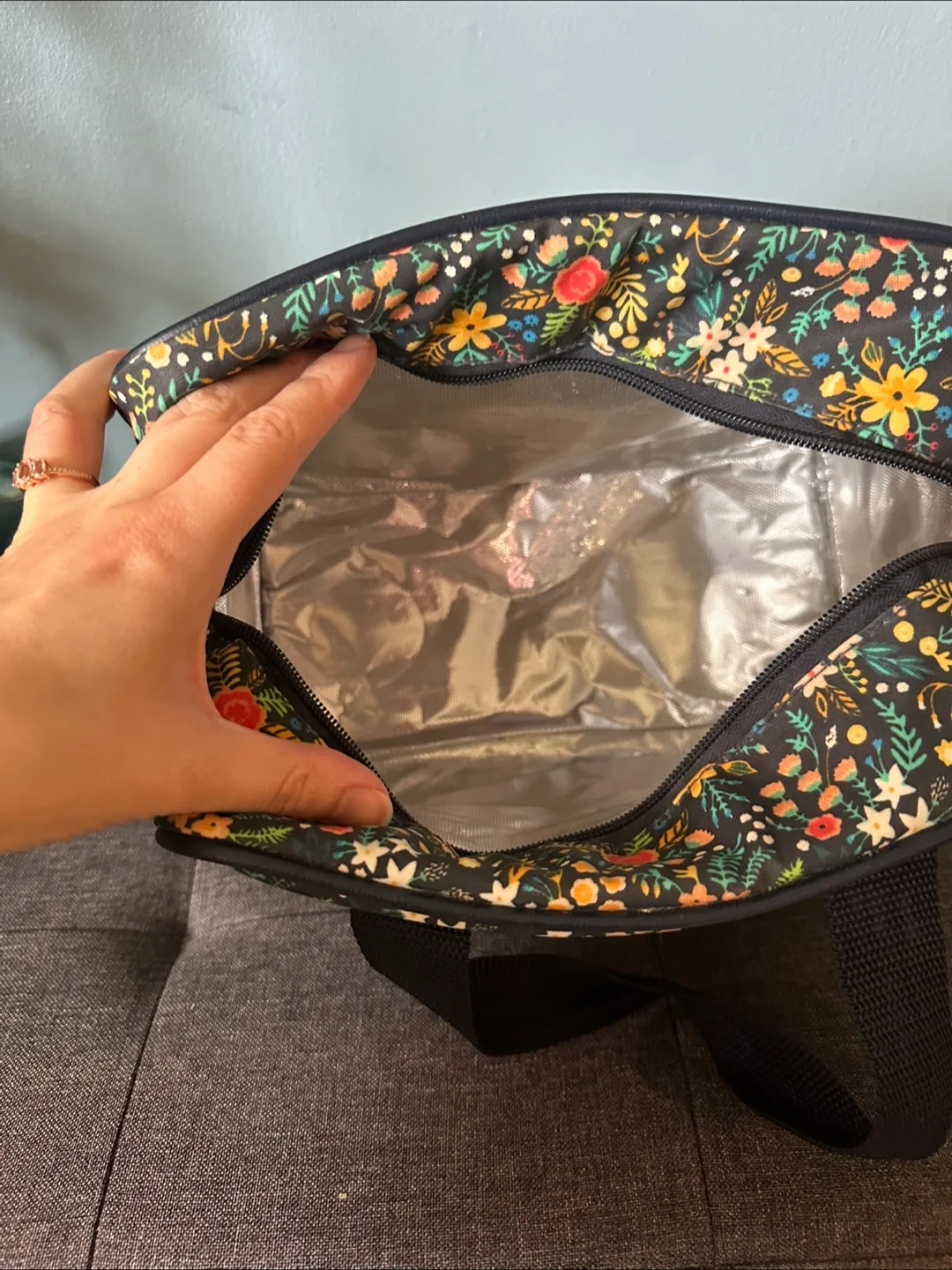 Pretty floral gently used lunch bag image indicator(5)