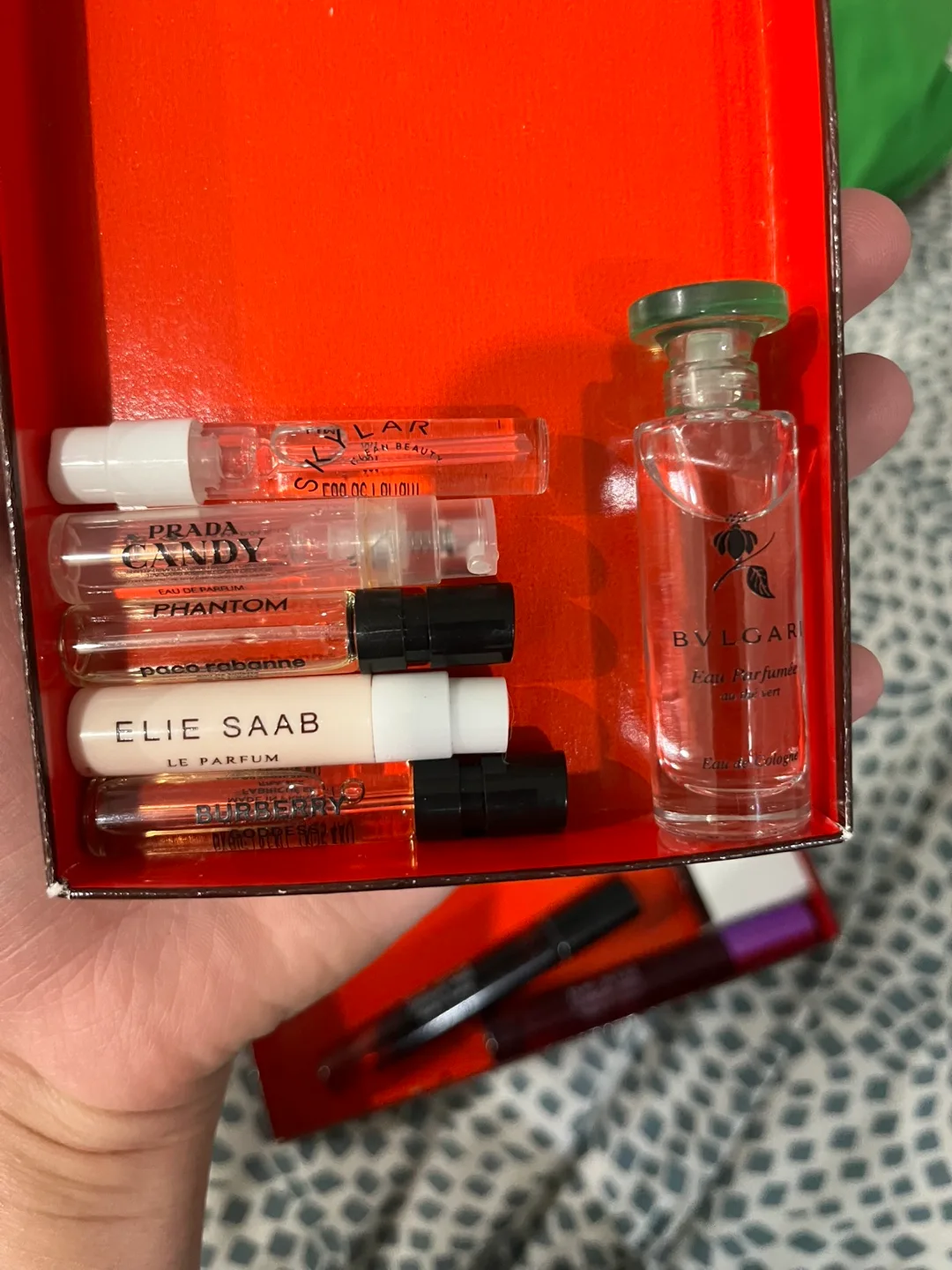 Roll on perfume + sample perfumes image indicator(2)