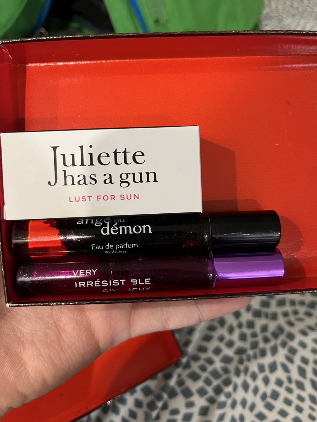 Roll on perfume + sample perfumes