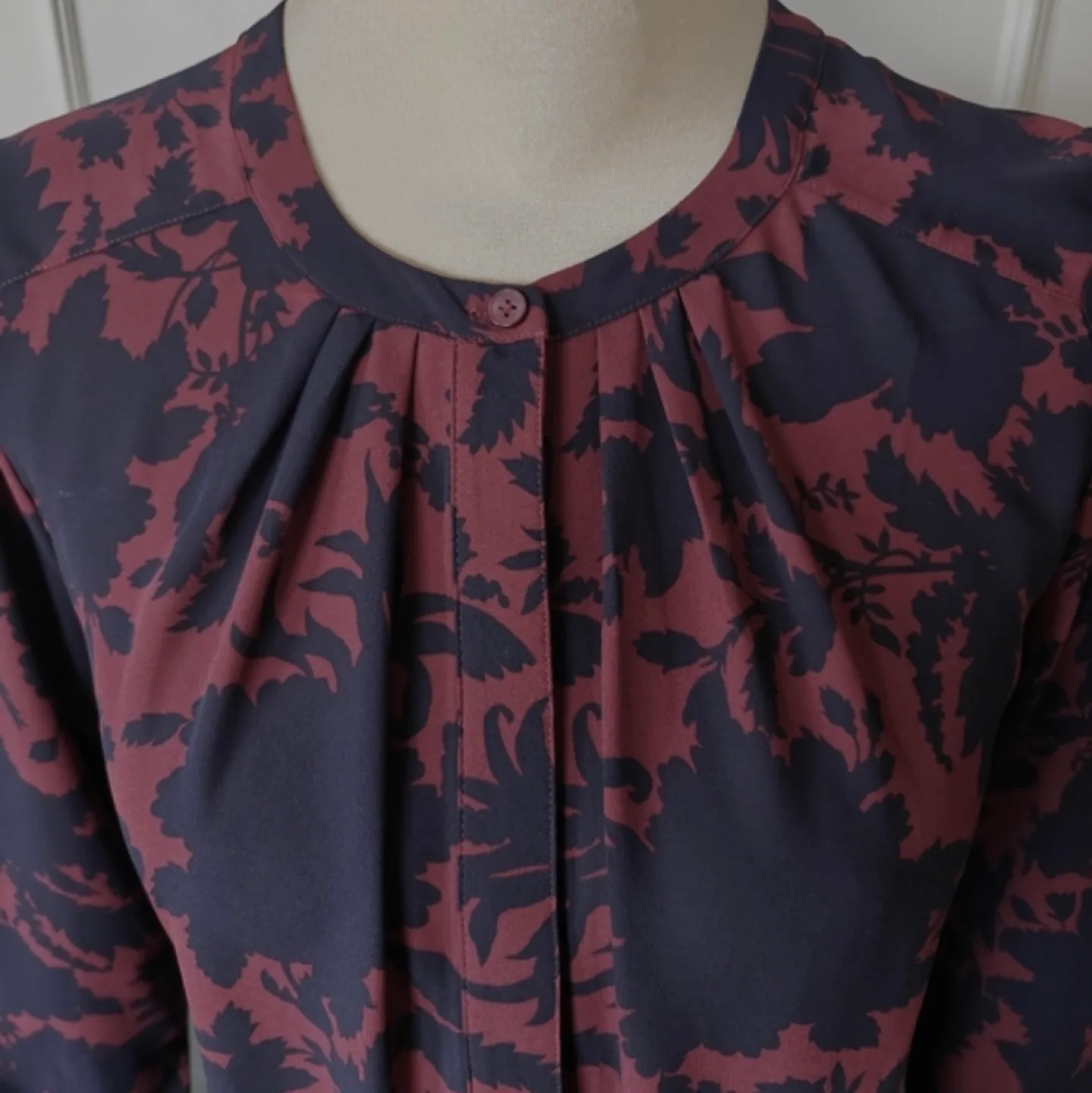 Ann Taylor blouse (burgundy & navy print) - Brand New thumbnail
