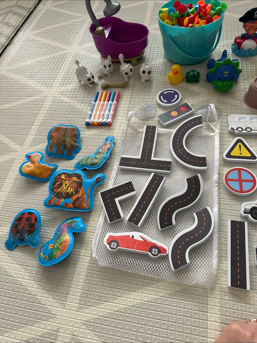 Big bundle of bath/water play toys image indicator(8)