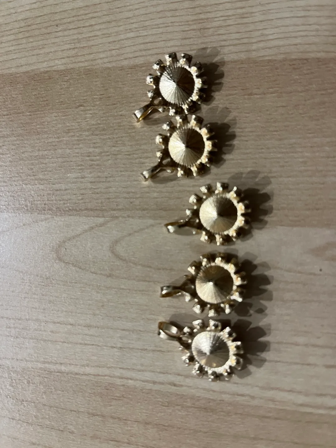 Five Colorful Crystal Pendants image indicator(3)